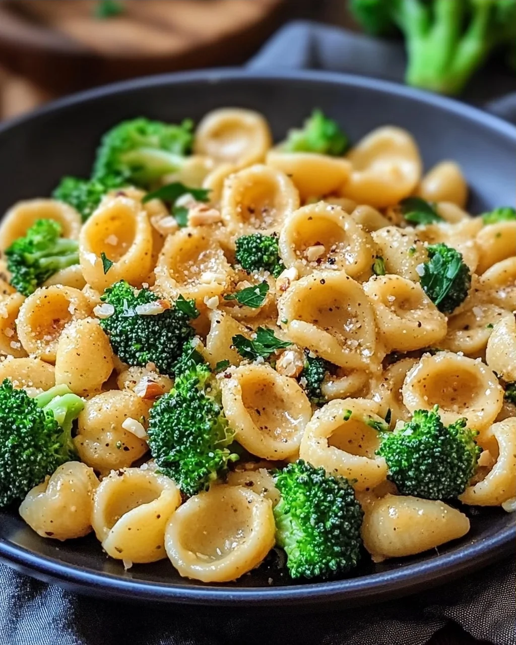 Cremige Erdnuss Brokkoli Orecchiette Pasta