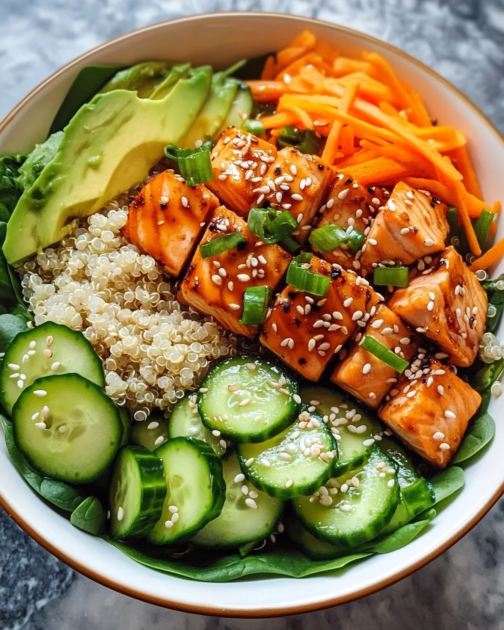 Einfache Lachs Bowl: Leckeres Rezept für jeden Tag!
