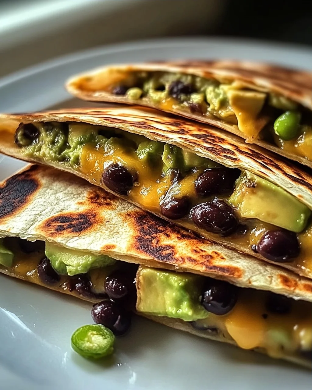 Köstliche Vegetarische Avocado- und Schwarzbohnen-Quesadilla