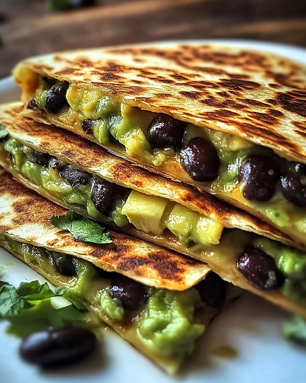 Köstliche Vegetarische Avocado- und Schwarzbohnen-Quesadilla