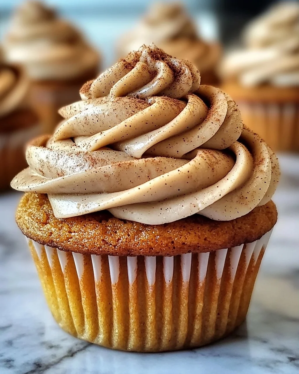 Kürbis Chai Cupcakes mit braunem Zucker Frosting