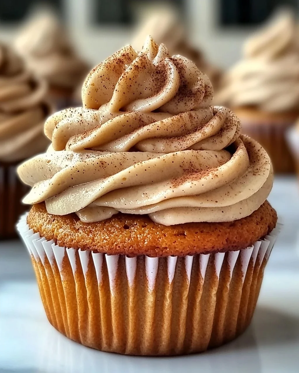 Kürbis Chai Cupcakes mit braunem Zucker Frosting